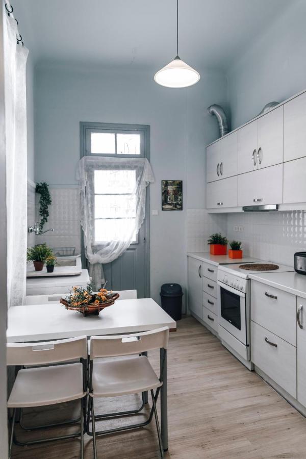 Monastiraki-Psiri, Old Town, 3-Bdr Apt, Sleep 6-10P, Spacious Court Yard أثينا المظهر الخارجي الصورة