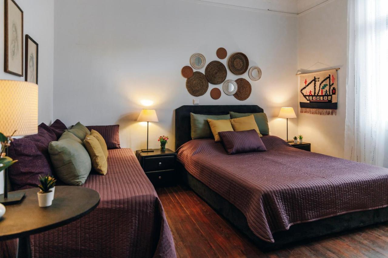 Monastiraki-Psiri, Old Town, 3-Bdr Apt, Sleep 6-10P, Spacious Court Yard أثينا المظهر الخارجي الصورة