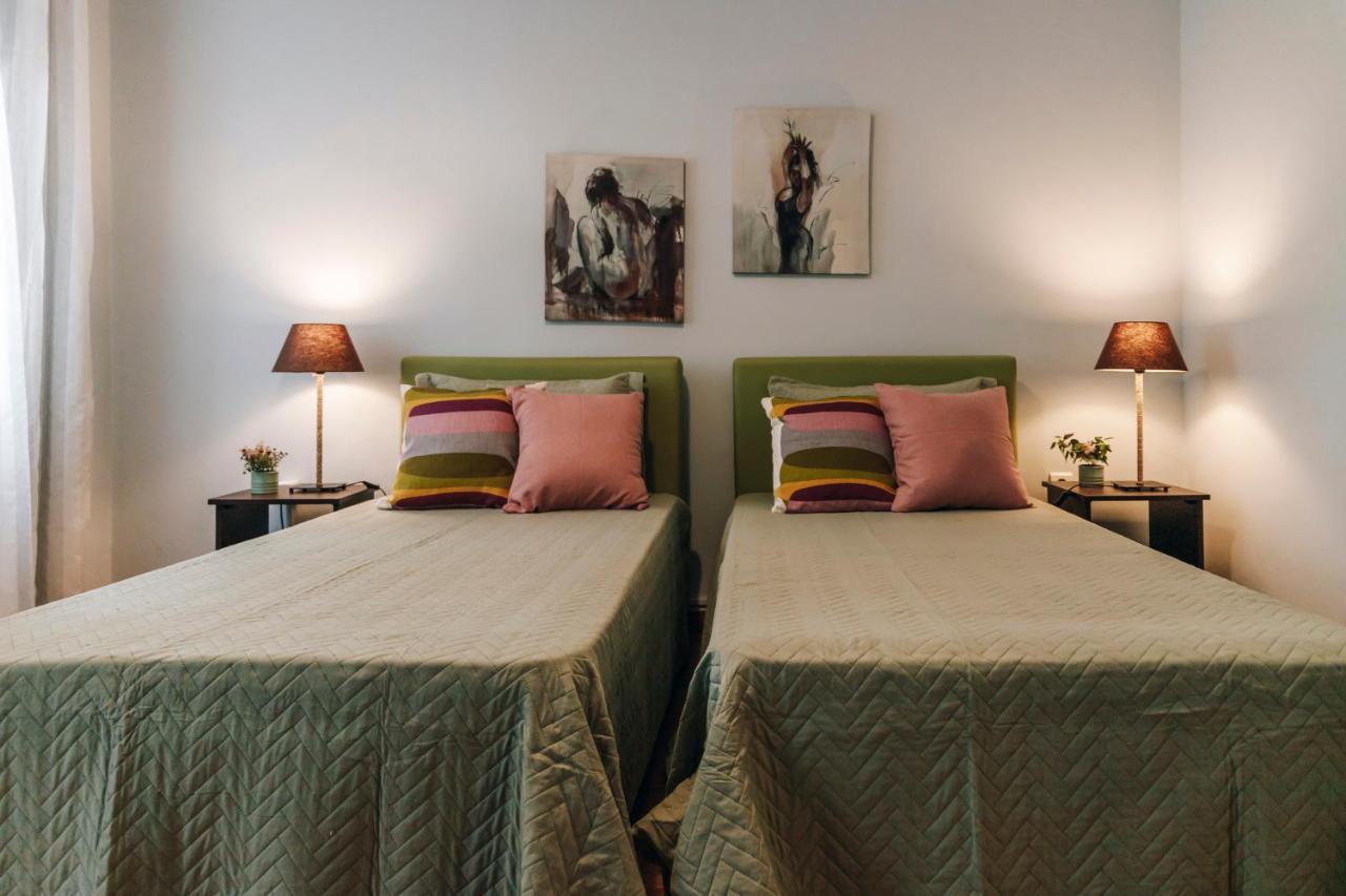 Monastiraki-Psiri, Old Town, 3-Bdr Apt, Sleep 6-10P, Spacious Court Yard أثينا المظهر الخارجي الصورة