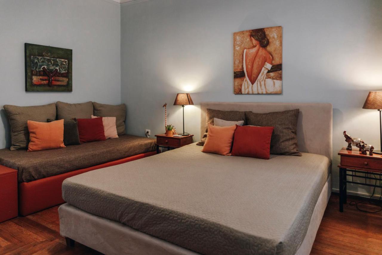 Monastiraki-Psiri, Old Town, 3-Bdr Apt, Sleep 6-10P, Spacious Court Yard أثينا المظهر الخارجي الصورة