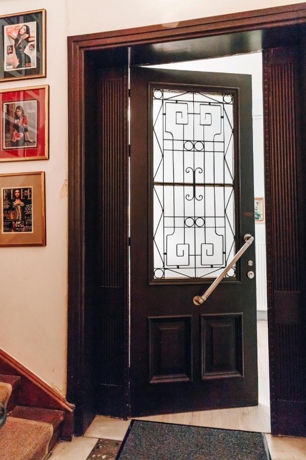 Monastiraki-Psiri, Old Town, 3-Bdr Apt, Sleep 6-10P, Spacious Court Yard أثينا المظهر الخارجي الصورة