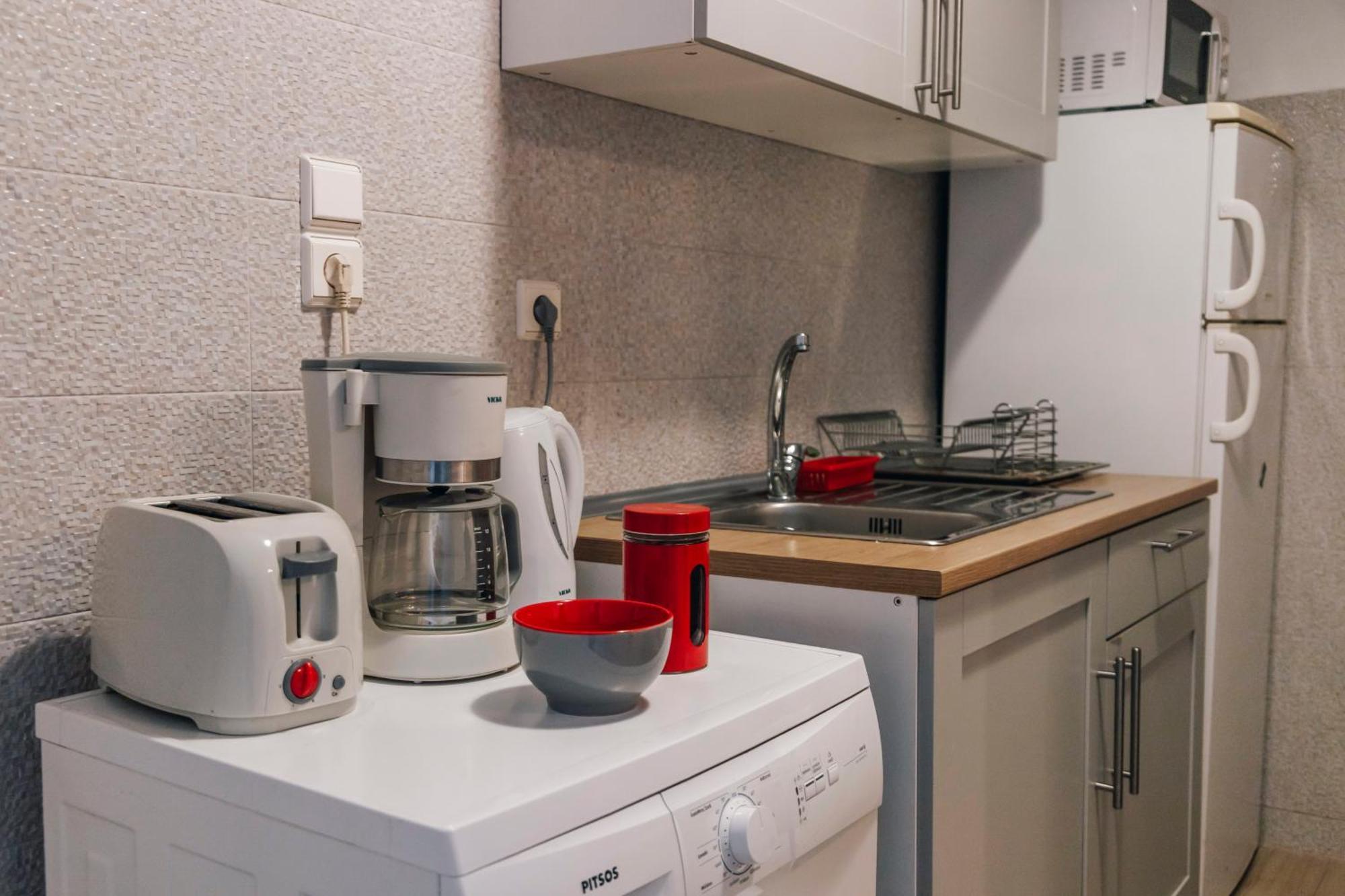 Monastiraki-Psiri, Old Town, 3-Bdr Apt, Sleep 6-10P, Spacious Court Yard أثينا المظهر الخارجي الصورة